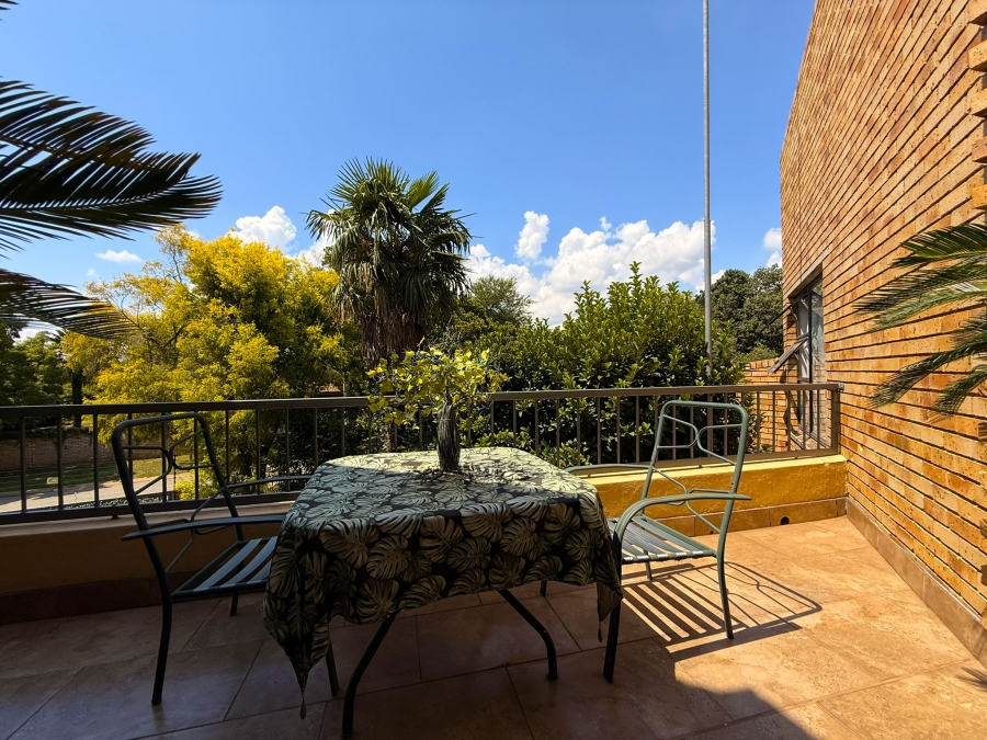 6 Bedroom Property for Sale in Van Der Hoff Park North West